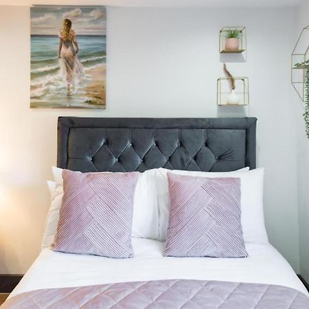 Heathrow Guest House - Oakway Feltham Экстерьер фото