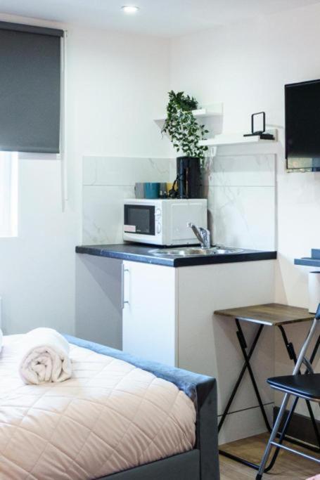 Heathrow Guest House - Oakway Feltham Экстерьер фото