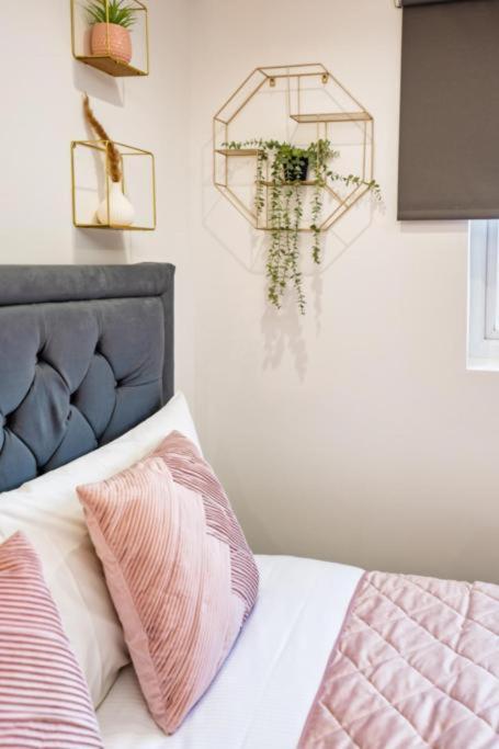 Heathrow Guest House - Oakway Feltham Экстерьер фото