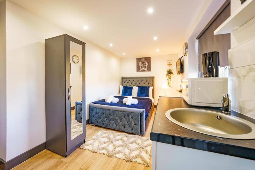 Heathrow Guest House - Oakway Feltham Экстерьер фото