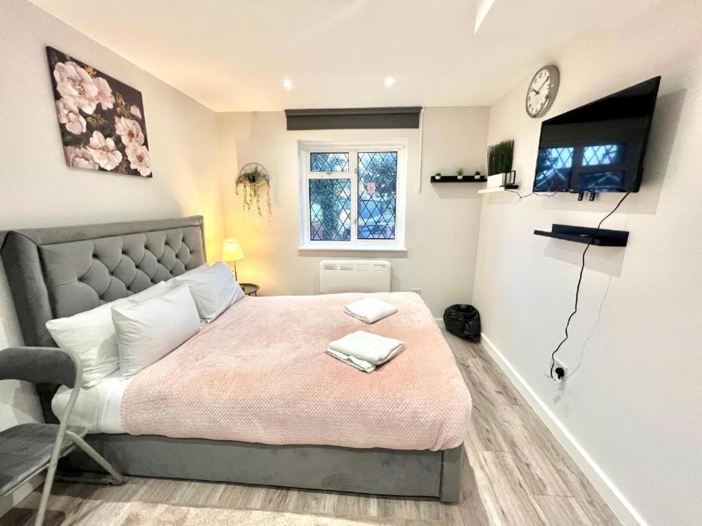 Heathrow Guest House - Oakway Feltham Экстерьер фото
