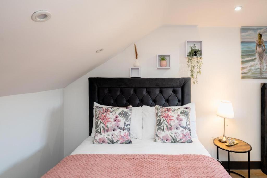 Heathrow Guest House - Oakway Feltham Экстерьер фото