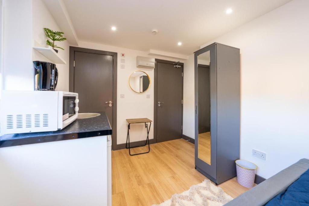 Heathrow Guest House - Oakway Feltham Экстерьер фото