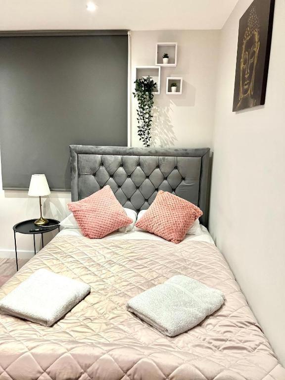 Heathrow Guest House - Oakway Feltham Экстерьер фото