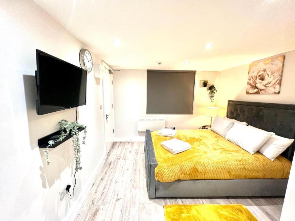 Heathrow Guest House - Oakway Feltham Экстерьер фото