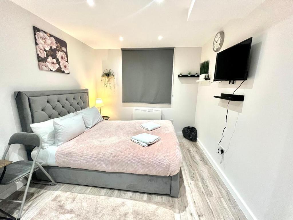 Heathrow Guest House - Oakway Feltham Экстерьер фото